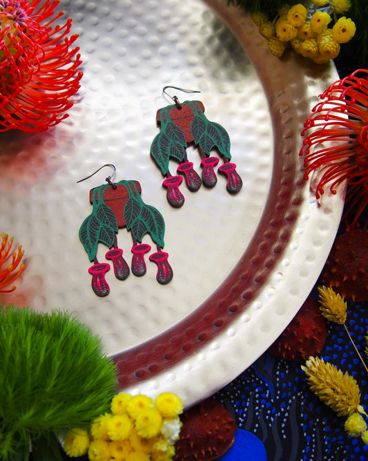 Kannukasvi korvakorut / Nepenthes plant earring