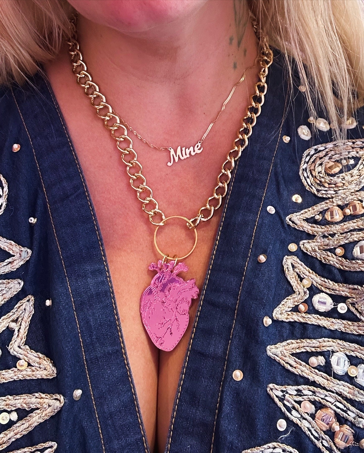 Heart shaped necklace, pink Color Mirror