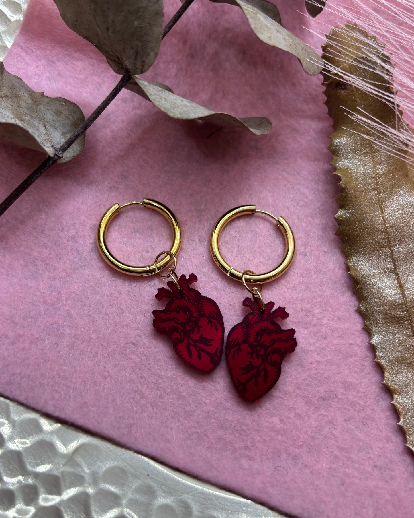 Anatomical mini charm hearts red mirror