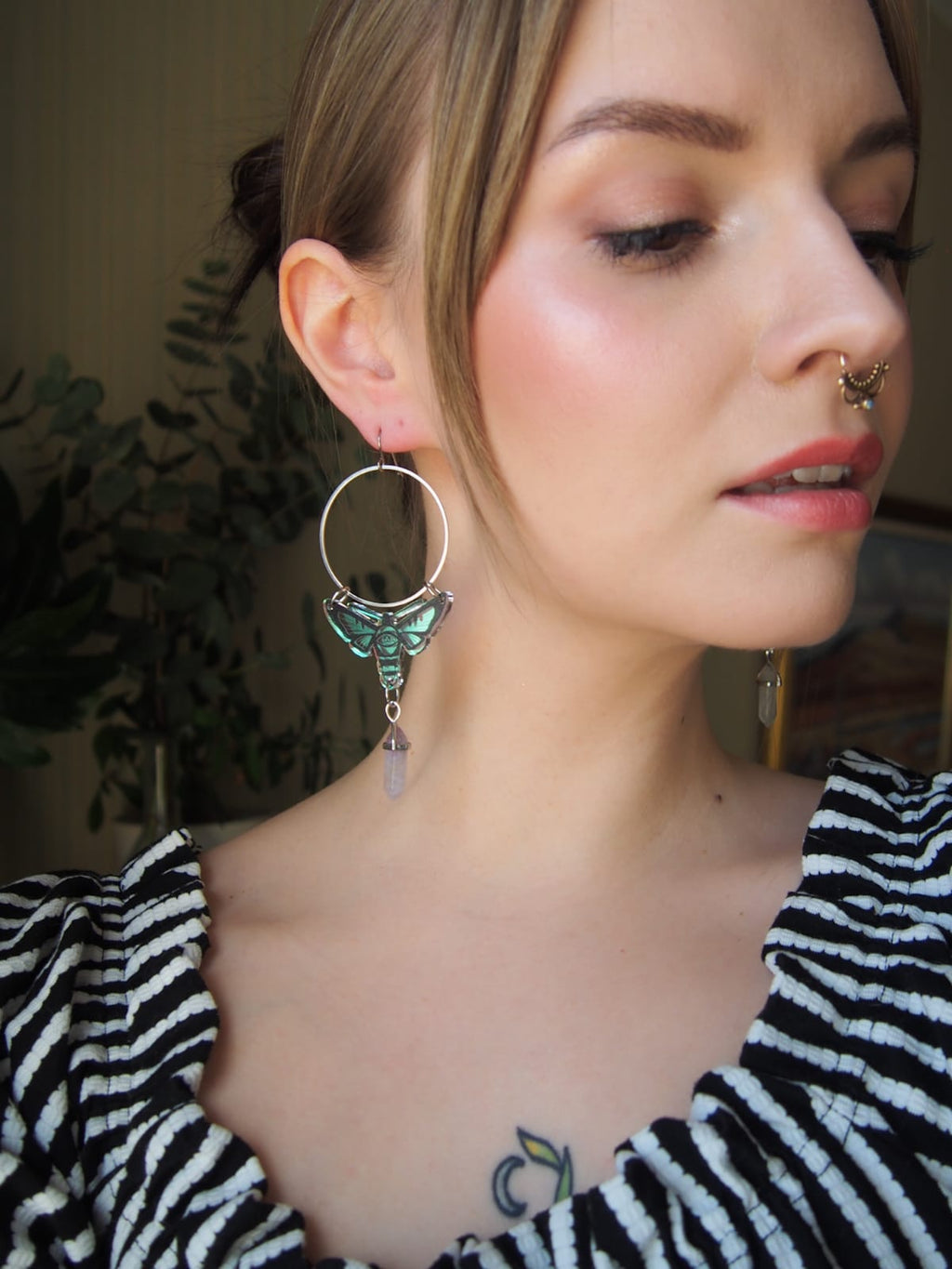 Hawkmoth treasure earrings, steel color details