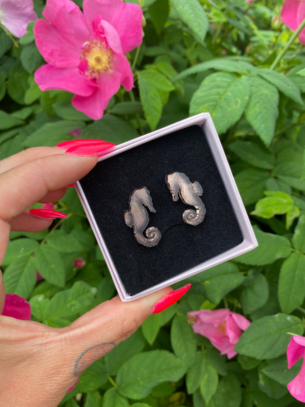Seahorsie mini rosegold mirror stud earrings