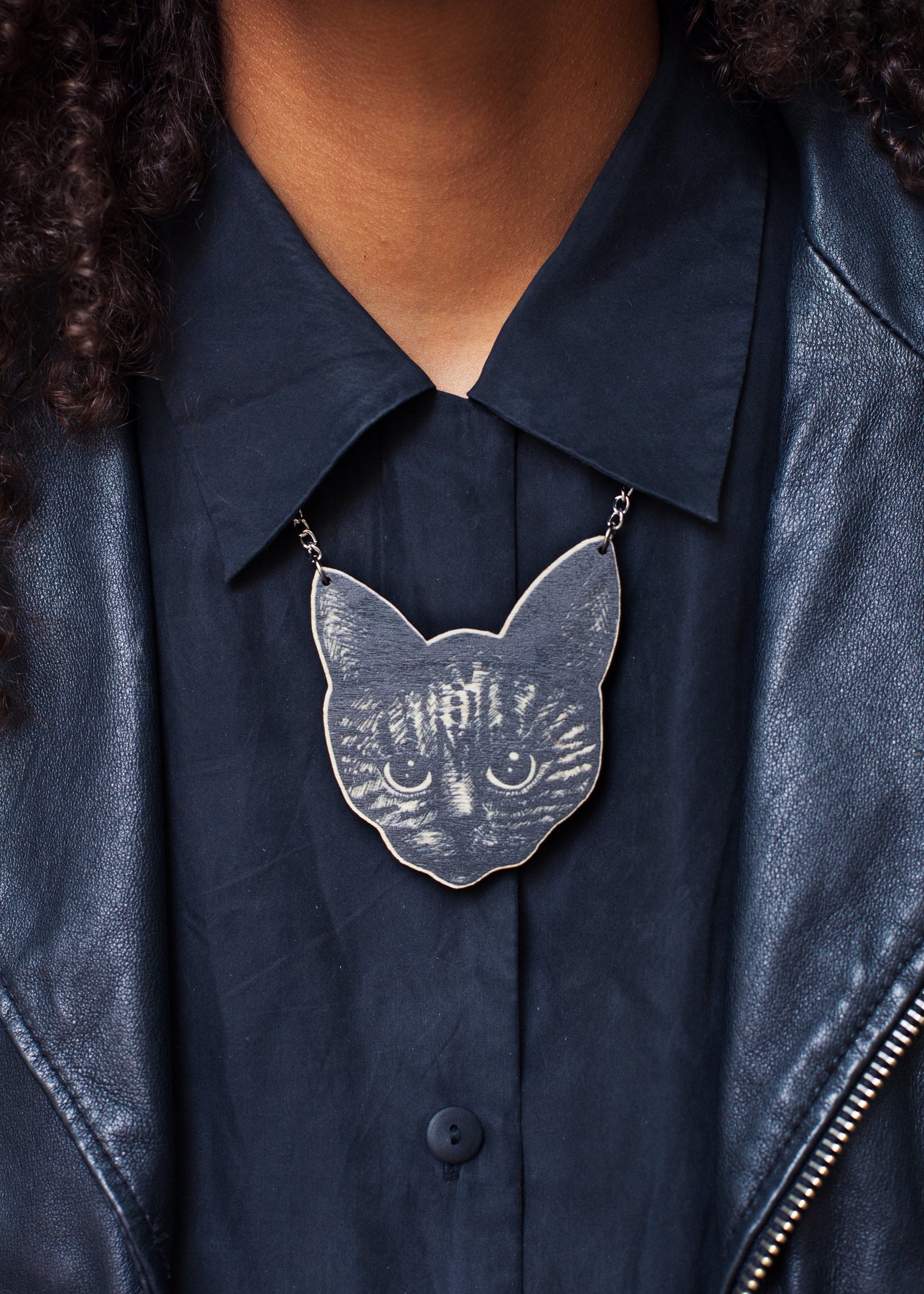 Mouru Cat Necklace, Black/Wood