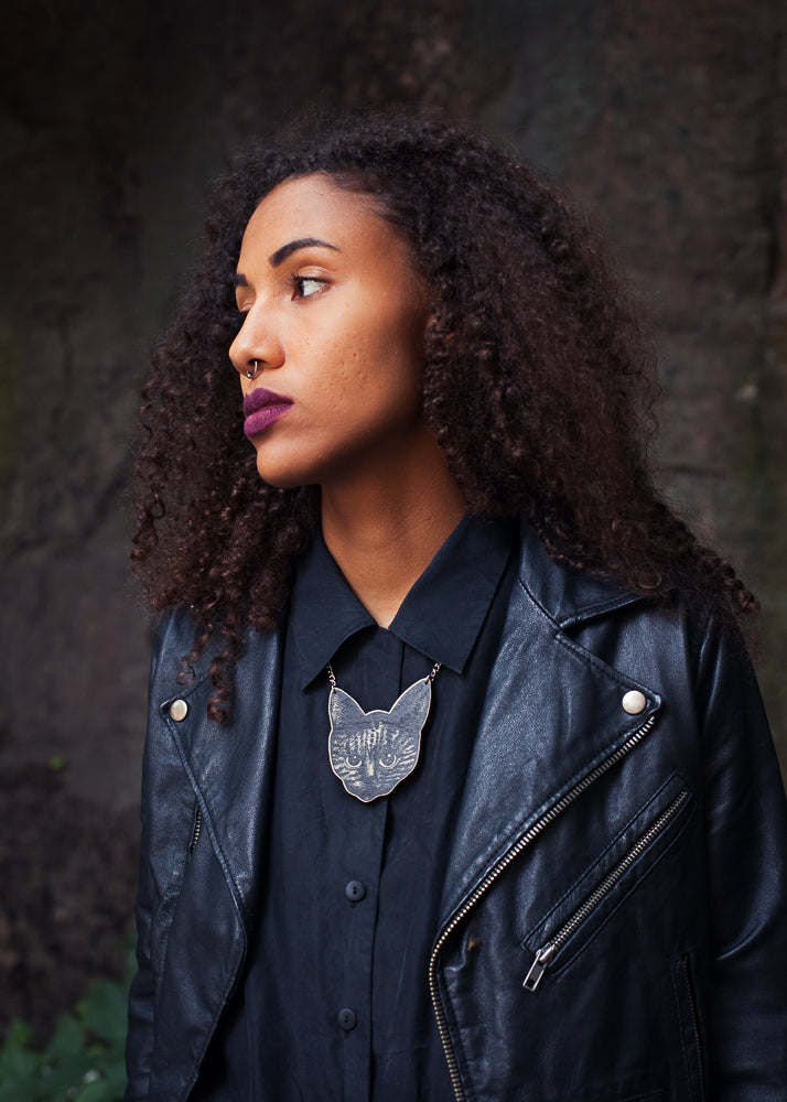 Mouru Cat Necklace, Black/Wood